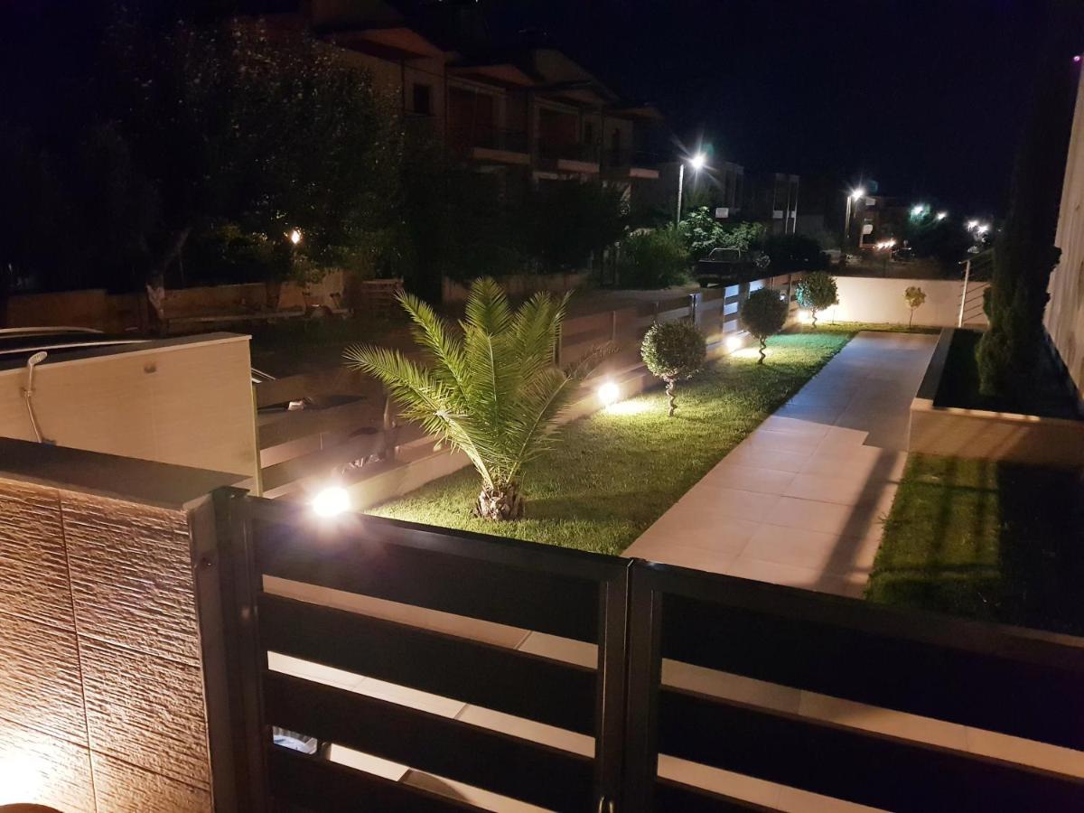 Sithonia Suites Luxury 2 Beds Studio, Semi-Ground Floor Νικήτη Εξωτερικό φωτογραφία