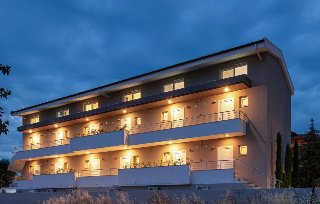Sithonia Suites Luxury 2 Beds Studio, Semi-Ground Floor Νικήτη Εξωτερικό φωτογραφία